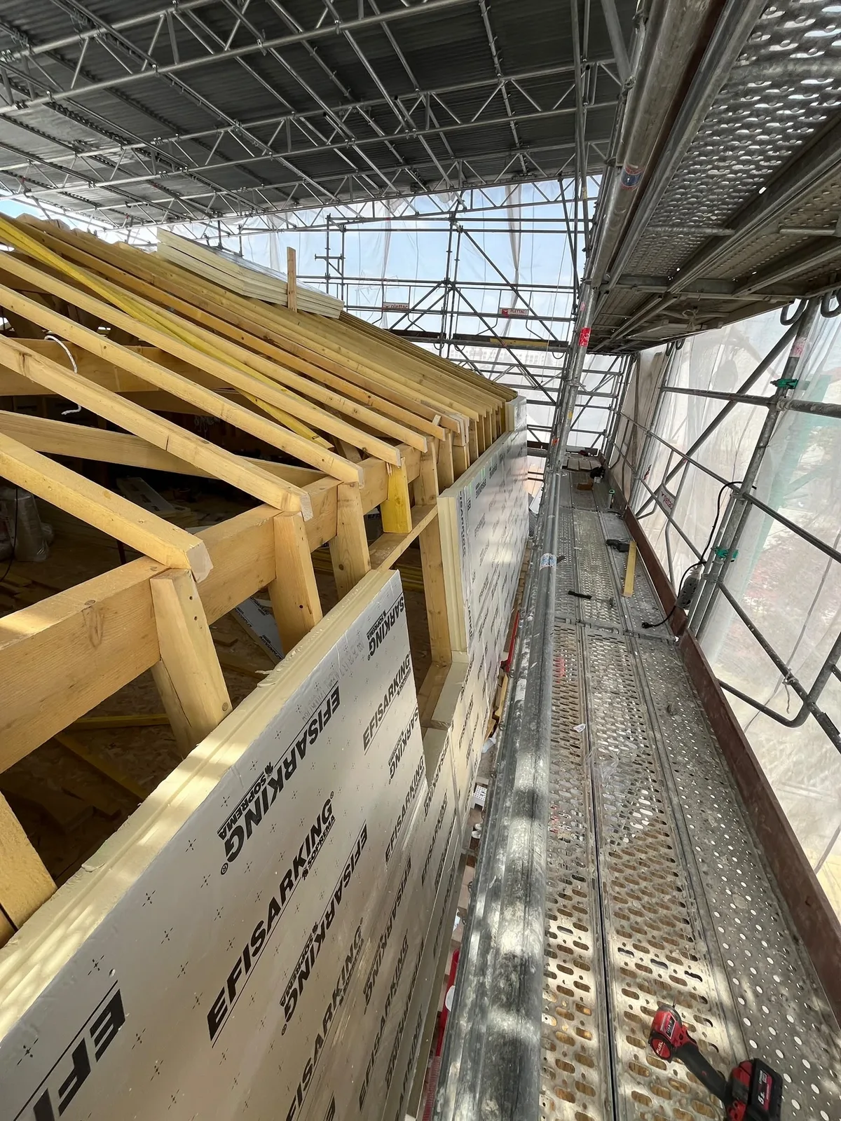 Isolation par l'extérieur et sarking d'une maison — Chantier 3