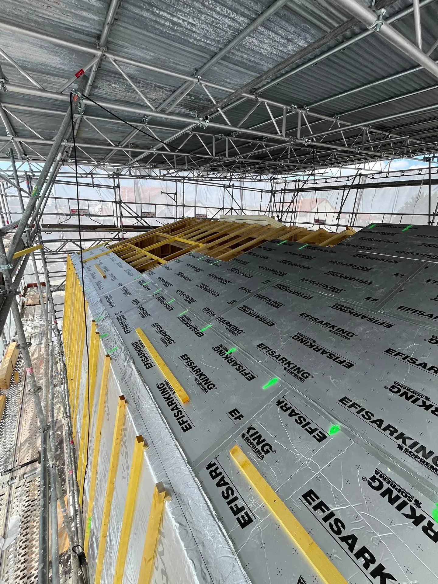 Surélévation en ossature bois et rénovation complète d'une maison — Chantier 1